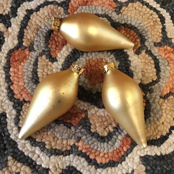 Matte gold tree ornaments. Set of 18 - Picture 4 of 5